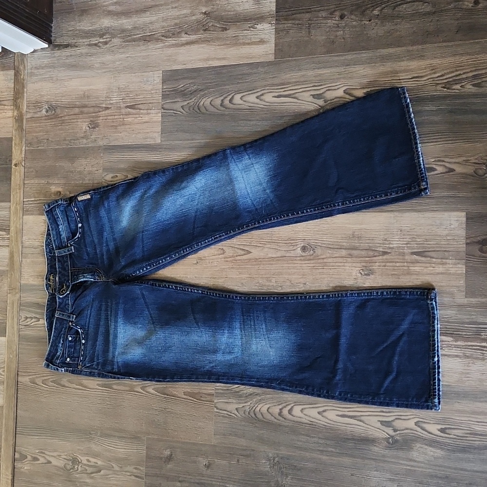 Silver Jeans. Tuesday Style.